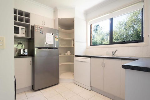 Homely Unit Located Near The City With Parking And Wifi - Accommodation Australia 3