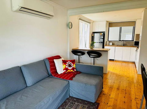 House In Sunshine Close To City - Accommodation Australia 0