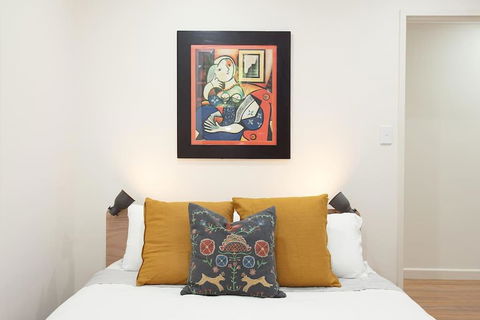 Huge 3 Bed Camperdown Garden Apt W Parking Aircon - Accommodation Australia 3