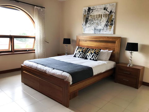 Adelaide's Holiday Home - Accommodation Australia 0