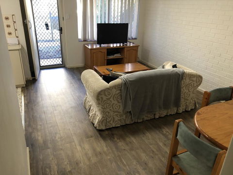 Affordable Comfortable Inglewood Apartment+Pool - Accommodation Australia 1