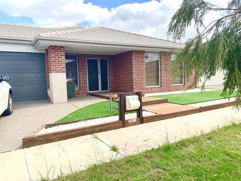 AHA Family Holiday House With Huge Backyard - Accommodation Australia 2