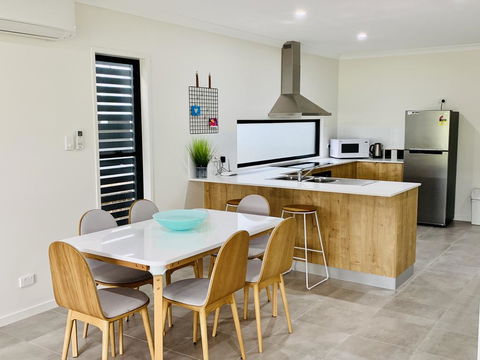AIRLIE BEACH Delight. Hop, Skip Jump To Everything - Accommodation Australia 2