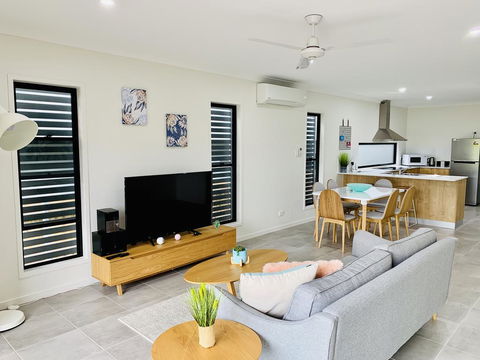 AIRLIE BEACH Delight. Hop, Skip Jump To Everything - Accommodation Australia 0