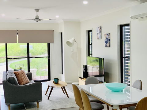 AIRLIE BEACH Delight. Hop, Skip Jump To Everything - Accommodation Australia 3