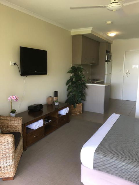 Airlie Central Apartments - Accommodation Australia 0