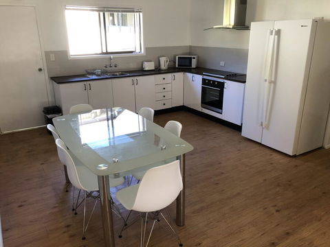 Airlie Getaway Unit 1 - Accommodation Australia 2