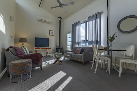 Albert Guest House And Mills Spa Suites - Accommodation Australia 2