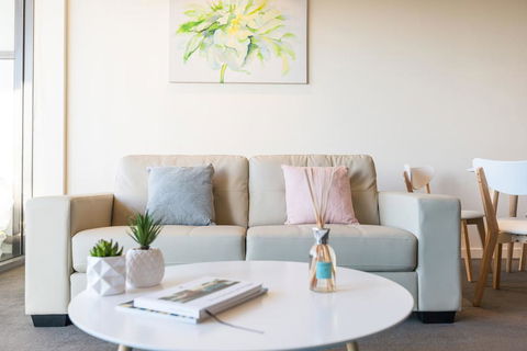 Albert Park City View Stylish 1 Bedroom Apartment - Accommodation Australia 2