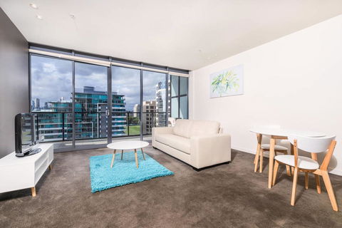 Albert Park City View Stylish 1 Bedroom Apartment - Accommodation Australia 3