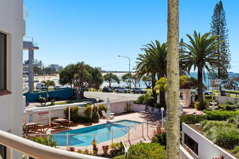 Alex Headland Beachfront - Accommodation Australia 3