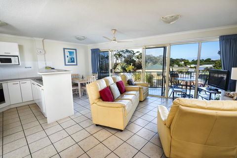 Alexander Beachfront Apartments - Accommodation Australia 2