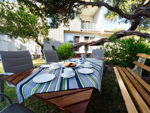 Alice's Palace, 2-minute Walk To Lifeguard Patrolled Surf Beach - Accommodation Australia 2