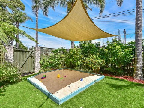 Allamanda Retreat 37 - Australia Shopping 2