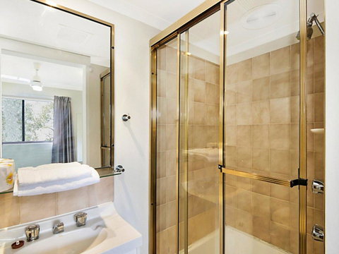 Allamanda Retreat 37 - Australia Shopping 3