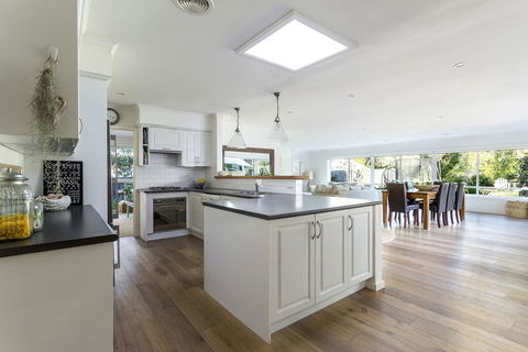 ALLAMBEA - MOUNT ELIZA - Accommodation Australia 3