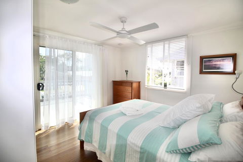Aloha Alex Beach House Pet-friendly- 450m To The Beach - Accommodation Australia 0