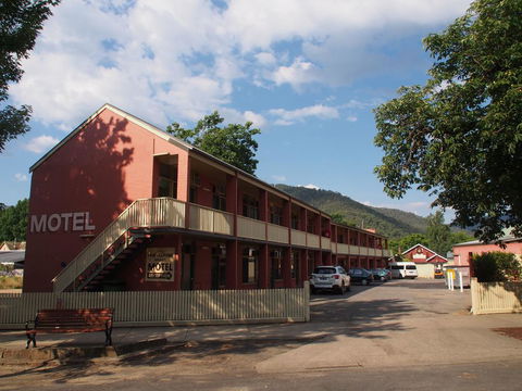 Alpine Hotel Bright - Accommodation Australia 0