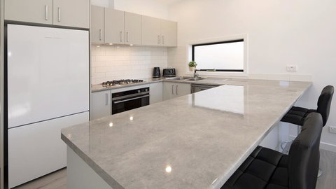 Alpine Lake Retreat - Australia Shopping 2