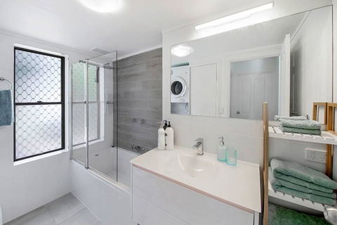 Amazing Modern Apartment On The Canal - Accommodation Australia 3