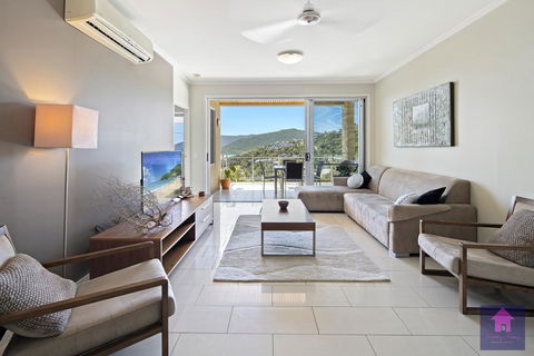 Amazing Ocean Views, Pool, Award Winning Location, Airlie Beach - Accommodation Australia 3