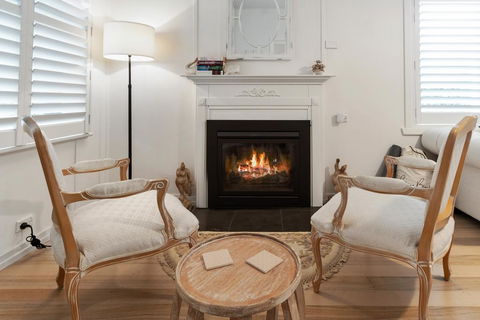 Amber Cottage, Luxury Seaside Retreat With Outdoor Spa! - Accommodation Australia 3