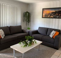 Andergrove Home with a Garden View-Wi-fi  Netflix - Accommodation Australia