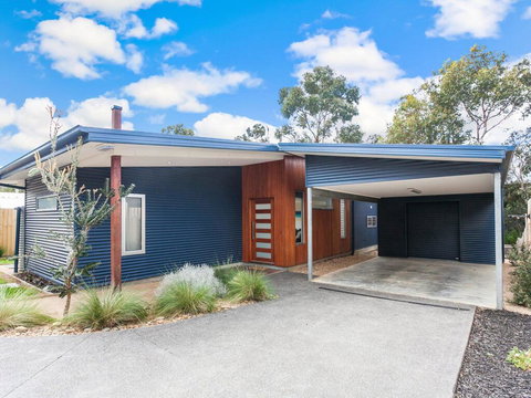 ANGLE BY THE SEA - Anglesea - Accommodation Australia 0