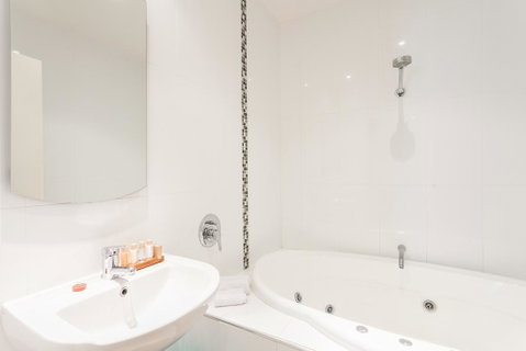 Anglesea River Apartments - Spa Apartment 23 - Accommodation Australia 2
