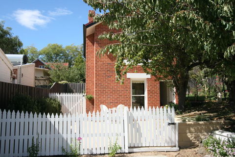 Annies Garden Cottage - Accommodation Australia 0