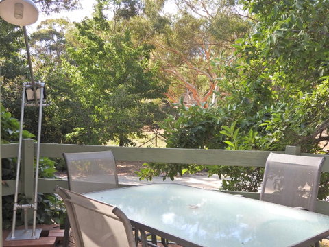 Annies Holiday Units - Bed n Breakfasts 1