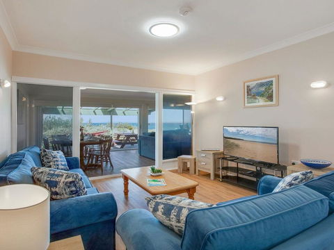 Antonio's Paradise - Spectacular Views Over Warrain Beach - Accommodation Australia 2