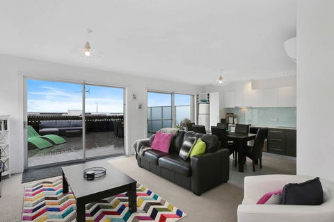 APOLLO 13 PENTHOUSE - Free Wifi & Huge Terrace! - Accommodation Australia 0