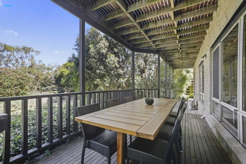 APOLLO BAY HOLIDAY HOUSE - Walk To Beach + Wifi - Accommodation Australia 3