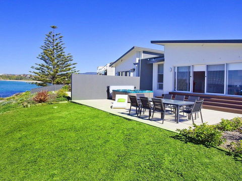 Aqua - Views Over Jones Beach - Accommodation Australia 0