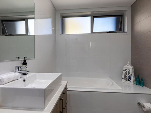 Aqua View (By Jervis Bay Rentals) - Accommodation Australia 2
