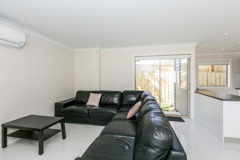 Aquilla Townhouse 6 - Accommodation Australia 3