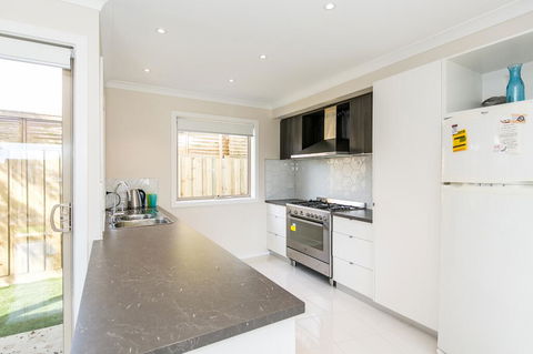 Aquilla Townhouse 6 - Accommodation Australia 1