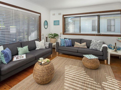 Araluen On Holden - Great Deck With Ocean Views - Accommodation Australia 1