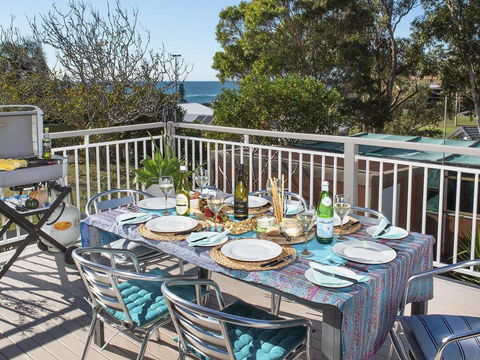 Araluen On Holden - Great Deck With Ocean Views - Accommodation Australia 0