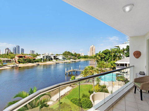Arc Resort Stunning 3 Bedroom In Broadbeach - Accommodation Australia 2