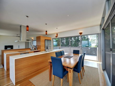 Architectural Design On The Beach - Accommodation Australia 3