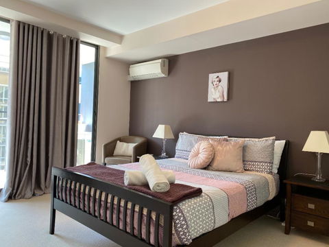 ARENA RESORT STYLE EXEC FREE NETFLIX WIFI WINE - Accommodation Australia 2