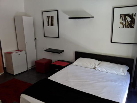 Arrival Lodge Bed & Breakfast - Accommodation Australia 2