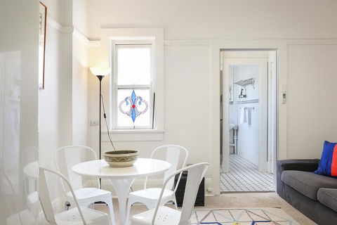 Art Deco Oasis Minutes From The City - Accommodation Australia 0