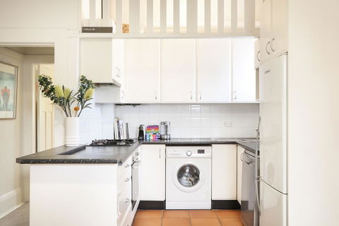 Art Deco Oasis Minutes From The City - Accommodation Australia 3