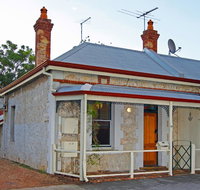 Art on Attfield - cute heritage 1 bedroom stone cottage - Accommodation Australia