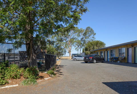 Artesian Motor Inn - Australia Shopping 0