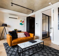 Artsy Apartment CBD City Views and Balcony - Accommodation Australia