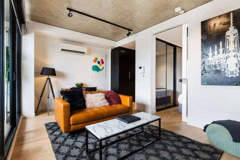 Artsy Apartment CBD City Views And Balcony - Accommodation Australia 0